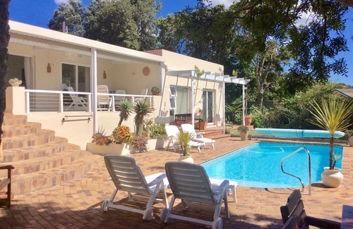 Redhill Villa | Belle villa avec vue imprenable sur la mer et piscine privée chauffée.