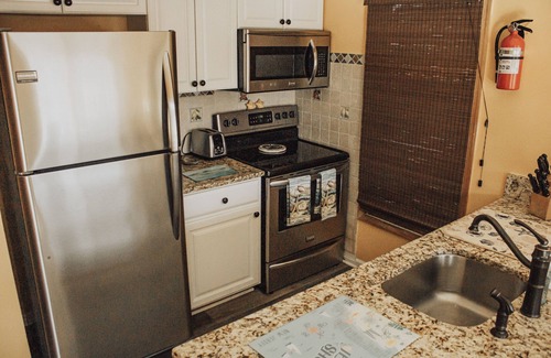 Beach Haven West Maison | Beautiful waterfront summer getaway-7 minutes to beach!