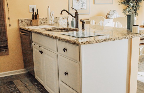 Beach Haven West Maison | Beautiful waterfront summer getaway-7 minutes to beach!