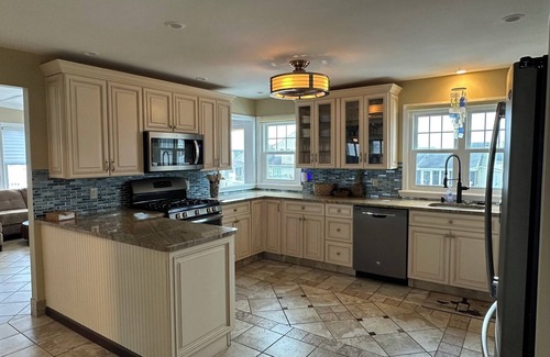 Beach Haven West Maison | Beautiful Waterfront Oasis with Pool