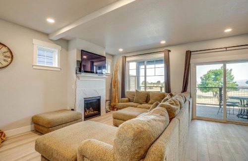 Hammond Maison | Beautiful Water Views Coastal Oregon Townhome!