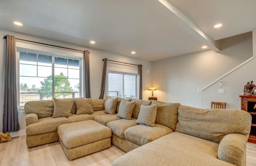 Hammond Maison | Beautiful Water Views Coastal Oregon Townhome!