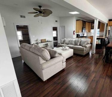 Beach Haven West Maison | Beautiful Waterfront Ranch for 8