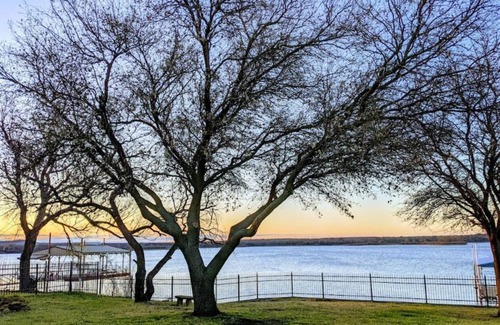Runaway Bay Maison | BEAUTIFUL WATERFRONT HOME in Runaway Bay