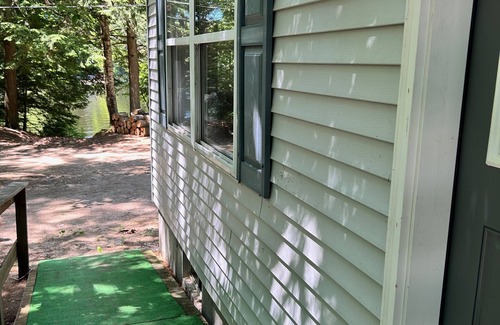 Limerick Maison | Beautiful waterfront home on Lake Sokokis. Enjoy private dock, kayaks, and canoe
