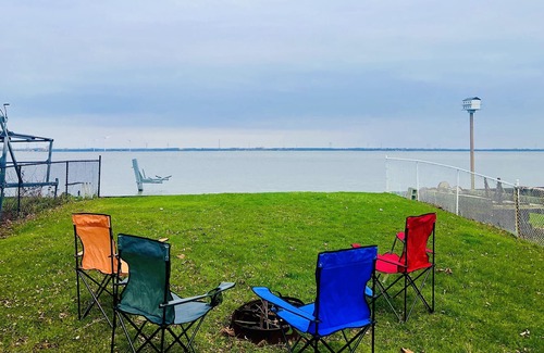 Harwich Cabine | Beautiful waterfront property sitting on Rondeau bay!!
