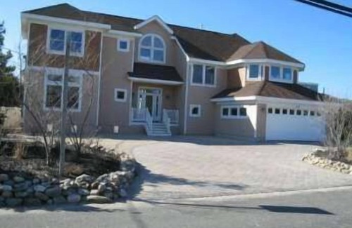 Loveladies Maison | BEAUTIFUL WATERFRONT HOME!