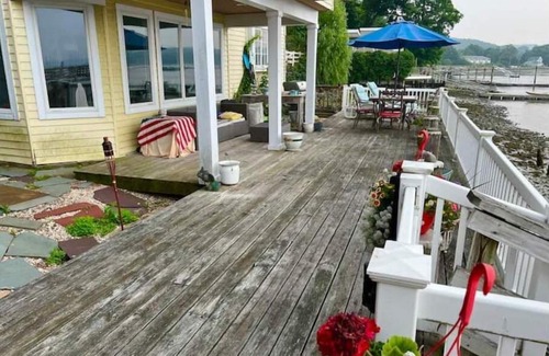 Northport Maison | Beautiful Waterfront Sunset Beach House Oasis Walk to Village Beaches 1hr NYC