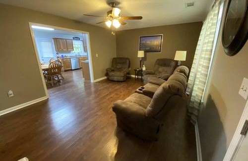 Sardis Maison | Beautiful wooded home. Close to Sardis Lake, Batesville, Oxford, and Southaven