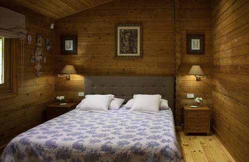 Ponteareas Cottage | Belle maison en bois, avec piscine privée et 9 000 mètres de jardins
