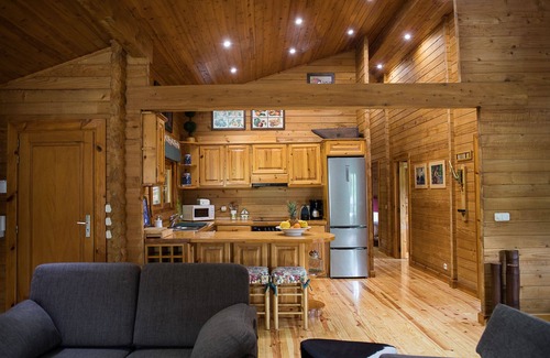 Ponteareas Cottage | Belle maison en bois, avec piscine privée et 9 000 mètres de jardins