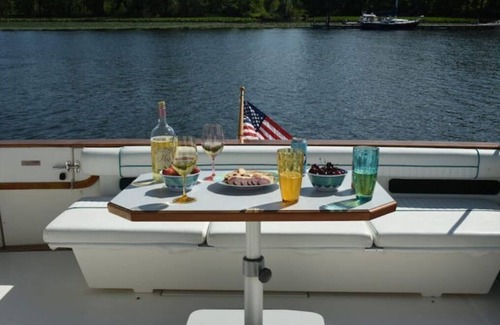 Catskill Location De Bateaux | Beautiful Yacht on Catskill Creek