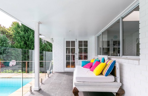 North Turramurra Hôtel | MAISON MAGNIFIQUEMENT NOMMÉE SUR 2 ACRES, AVEC PISCINE. DANS LE PARC NATIONAL