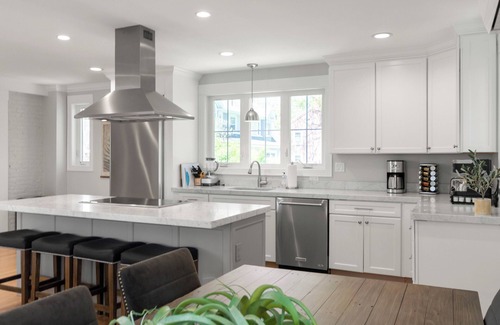 Andover Appartement | Beautifully Appointed 3-Bedroom Apartment w/Roofdeck, Central Andover location