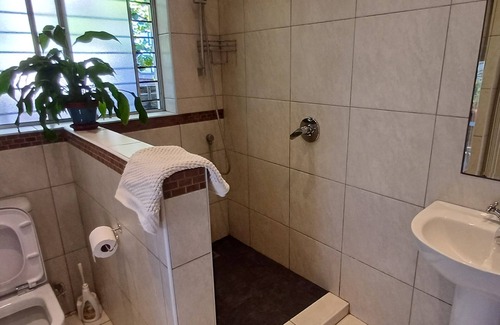 Glencairn Copropriété | Beautifully appointed apartment with sea views south of Cape Town in Glencairn