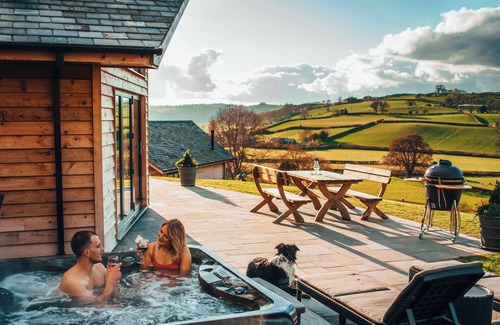 Montgomery Maison | Beautifully crafted countryside home sleeping 4. Pet friendly with a hot tub and BBQ.