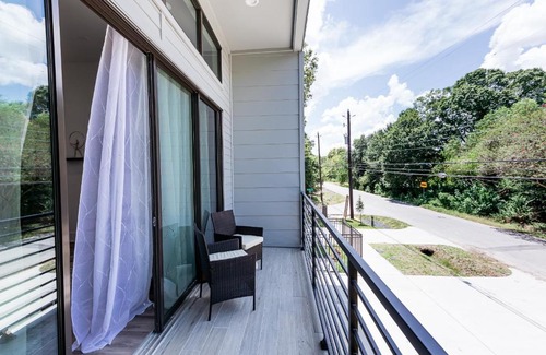 OST - South Union Maison | Beautifully Decorated, Modern Downtown Houston Home