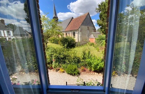 Avernes-Saint-Gourgon Cottage | Beautifully converted detached Coach House in peacful Normandy village