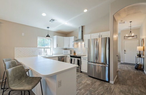 Desert Peak Maison | BEAUTIFULLY FURNISHED 3Bed - 3 Bath Home Includes EVERYTHING near N. Scottsdale!