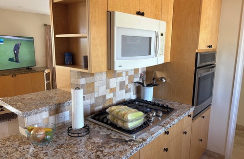 Clairemont Maison | Beautifully landscaped 3-BR/2BA house... centrally located/beaches,downtown+more