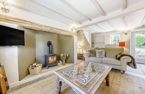 Ebrington Cottage | Beautifully presented 17th century holiday cottage in the Cotswolds - Cricket Cottage