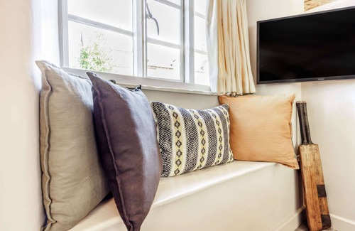 Ebrington Cottage | Beautifully presented 17th century holiday cottage in the Cotswolds - Cricket Cottage