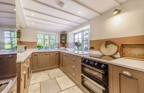 Ebrington Cottage | Beautifully presented 17th century holiday cottage in the Cotswolds - Cricket Cottage