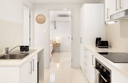 Rocklea Appartement | Beautifully Presented and Close to Transport!