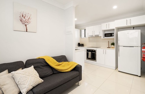 Rocklea Appartement | Beautifully Presented and Close to Transport!