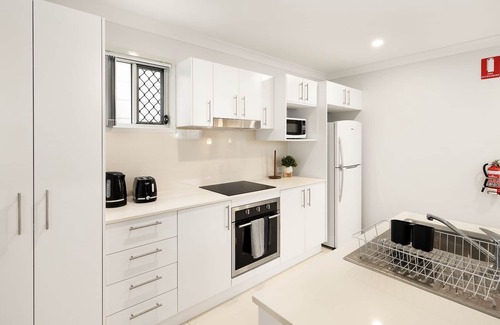 Rocklea Appartement | Beautifully Presented and Close to Transport!