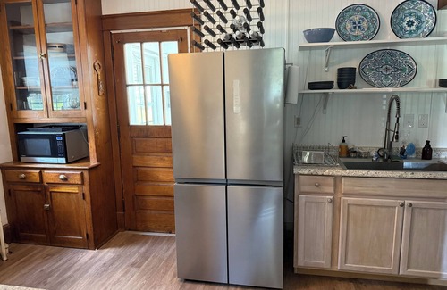 Havre De Grace Maison | Beautifully renovated home, steps from the Havre de Grace Lighthouse