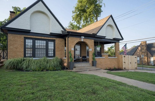 Central Oklahoma City Maison | Beautifully renovated craftsman in the heart of Oklahoma City.