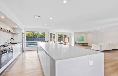 Burleigh Waters Appartement | Beautifully renovated four-bedroom, two-bathroom home in Burleigh Heads!