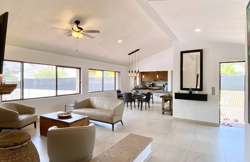 San Antonio Tlayacapan Maison | Beautifully Renovated 2 Bedroom. Great Location- Walk to everything.