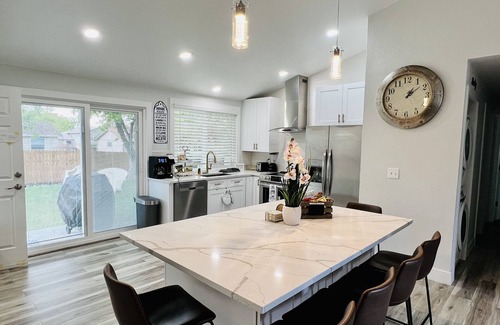 Heather Gardens Maison | Beautifully Renovated 5-Bedroom Ranch Home in Prime Aurora Neighborhood