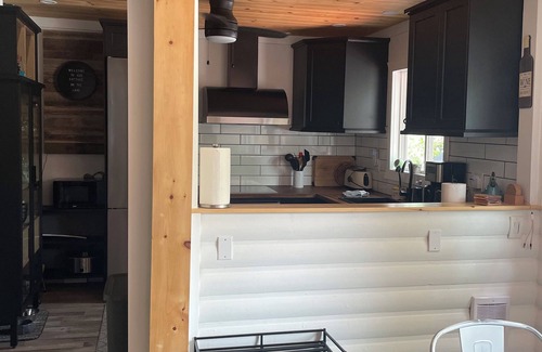 Utterson Cottage | Beautifully Renovated Muskoka Cottage with Hot Tub on Pristine Skeleton Lake