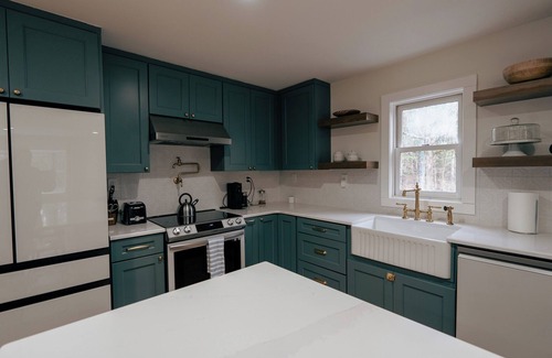 Oak Hill Maison | Beautifully Renovated Family-Friendly Retreat on 5 Acres