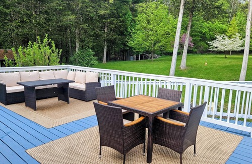 Oak Hill Maison | Beautifully Renovated Family-Friendly Retreat on 5 Acres