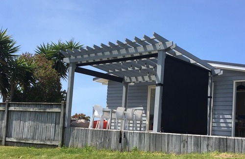 Pauanui Maison | Maison de plage au bord du parc magnifiquement rénovée