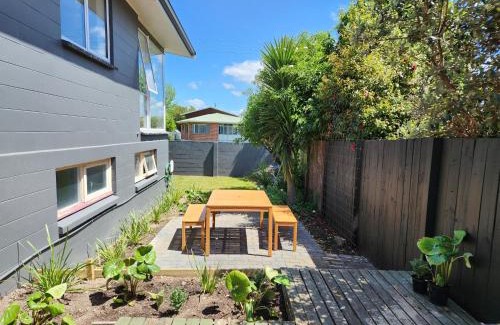 Blenheim Maison | Beautifully renovated townhouse, easy walk to CBD