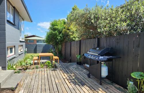 Blenheim Maison | Beautifully renovated townhouse, easy walk to CBD