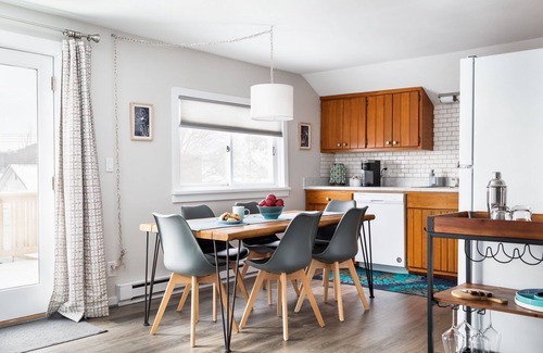 Frankfort Maison | Beautifully Renovated 2 bedroom, 1 bath charmer