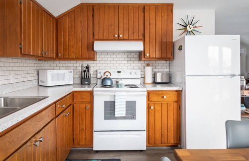 Frankfort Maison | Beautifully Renovated 2 bedroom, 1 bath charmer