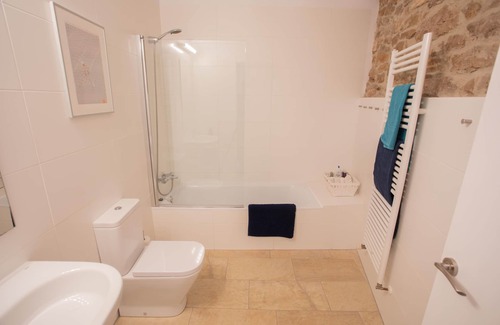 Vilamitjana Autre | Beautifully restored farmhouse in the centre of a mountain biking paradise