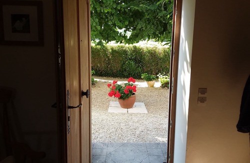 Expiremont Maison | Maison charentaise magnifiquement restaurée avec piscine privée et vue imprenable