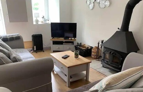 Josselin Maison | Beautifully restored cottage with swimming pool and hot tub with magnificent views