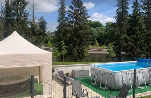Josselin Maison | Beautifully restored cottage with swimming pool and hot tub with magnificent views