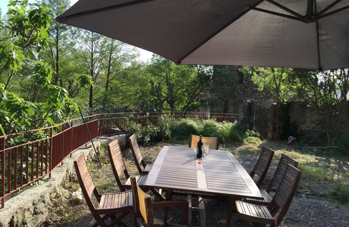 Roquebrun Maison | Les Tiers : propriété magnifiquement restaurée au bord de la rivière.