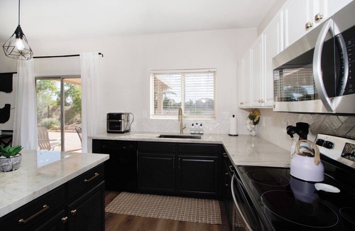 San Tan Valley Maison | BEAUTIFULLY Updated San Tan House of Serenity✨- Free WiFi, Game Room, Sleeps 10