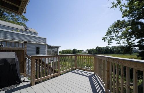 Pine Orchard Maison | Beautifully Updated Beach House w/ Views! - Prime Location!!!!